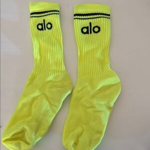 ALO Yoga Neon Yellow Crew Socks (medium)